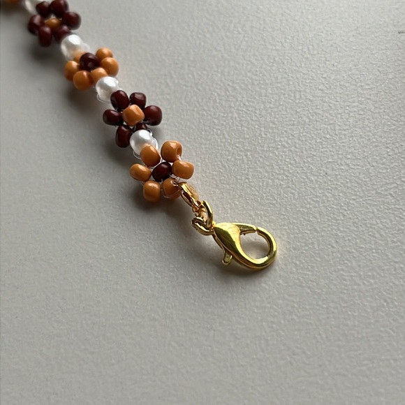 5 for $25 Handmade sunflower/daisy seed bead bracelet with gold lobster clasp - Picture 4 of 5